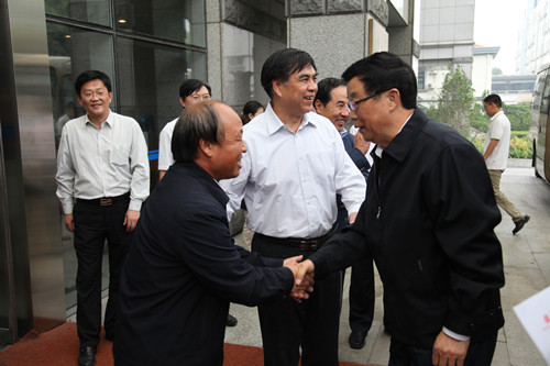 北京市政协党组副书记、副主席沈宝昌等领导慰